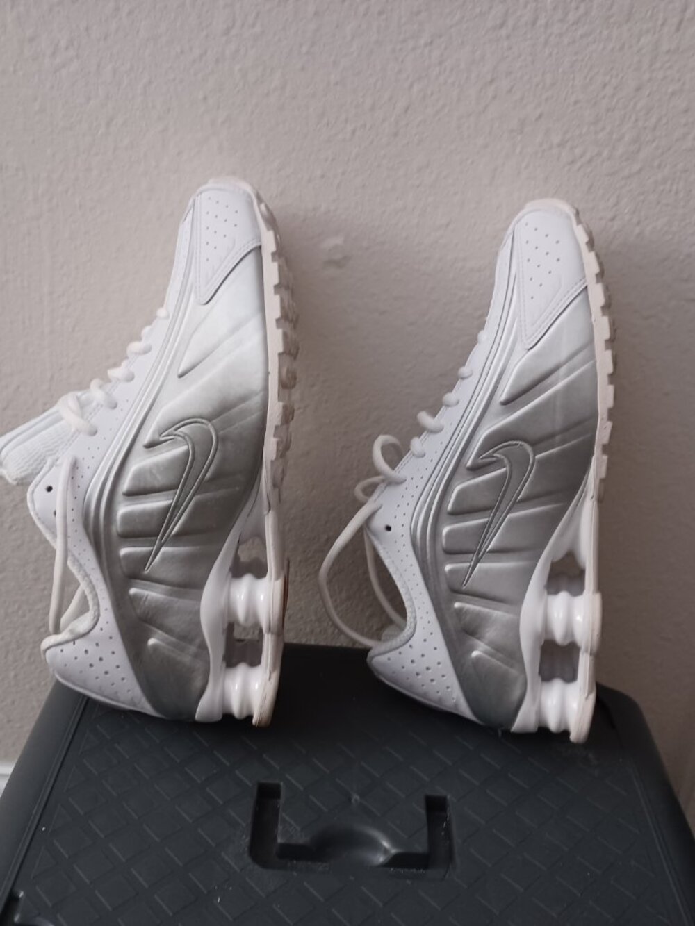 Sneakers - Picture 7 of 7